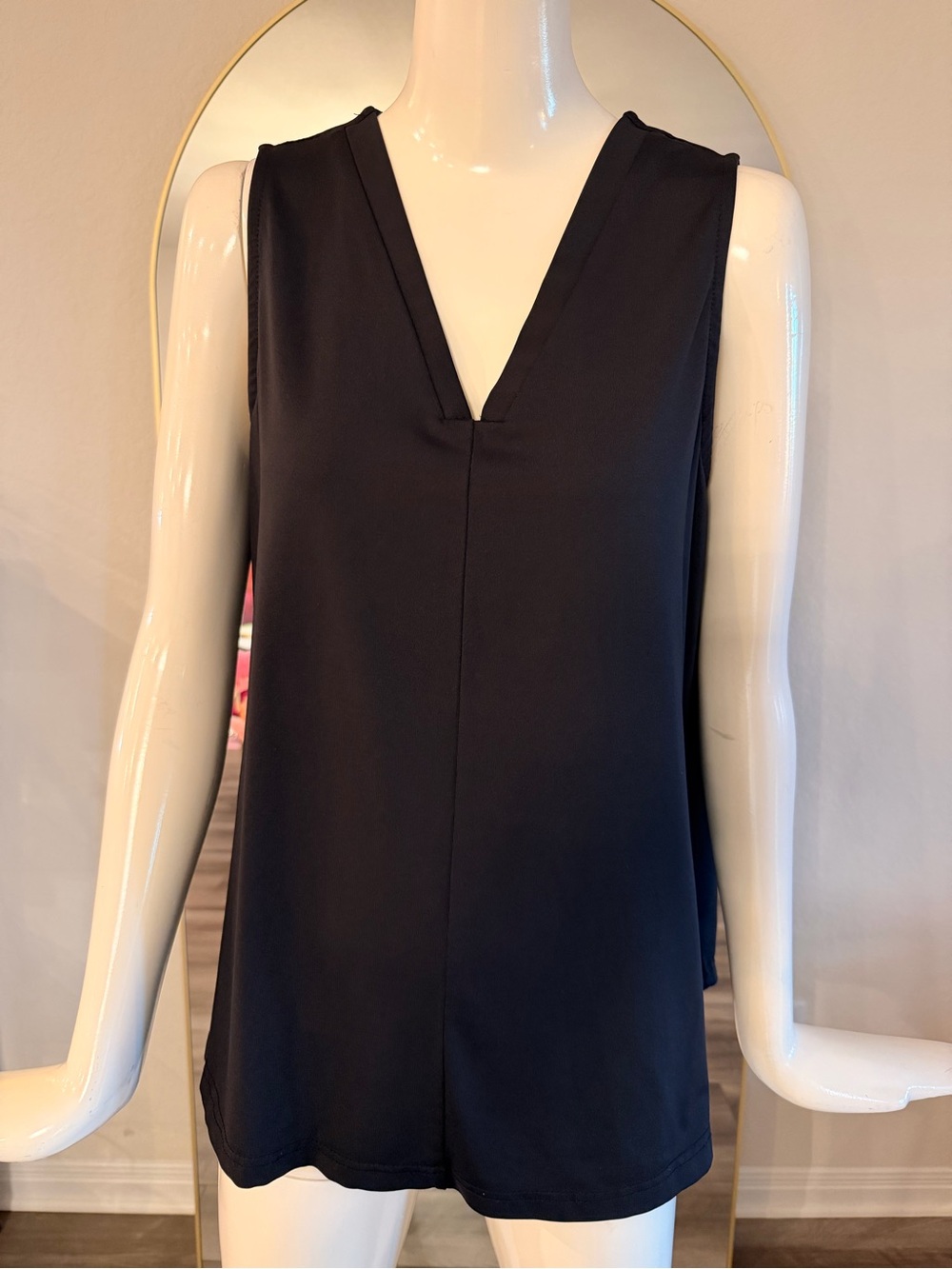 Lulu-B Black V-Neck Sleeveless Tank